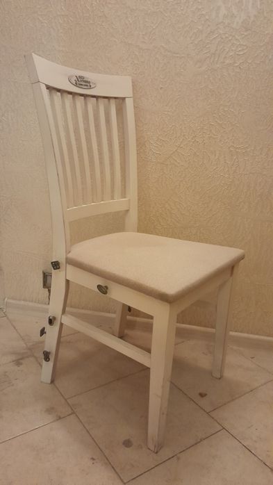 Продам стільці вживані