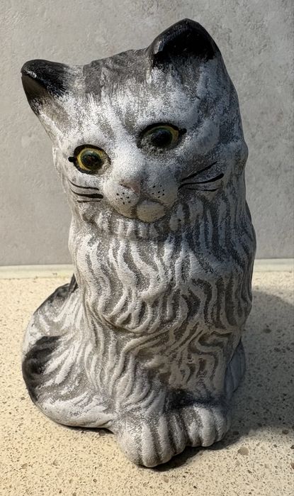 Amoroso antigo gatinho em faiança das Caldas da Rainha