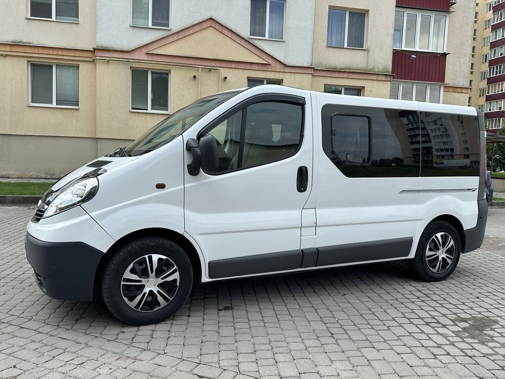 Опель Віваро 2.0TDI