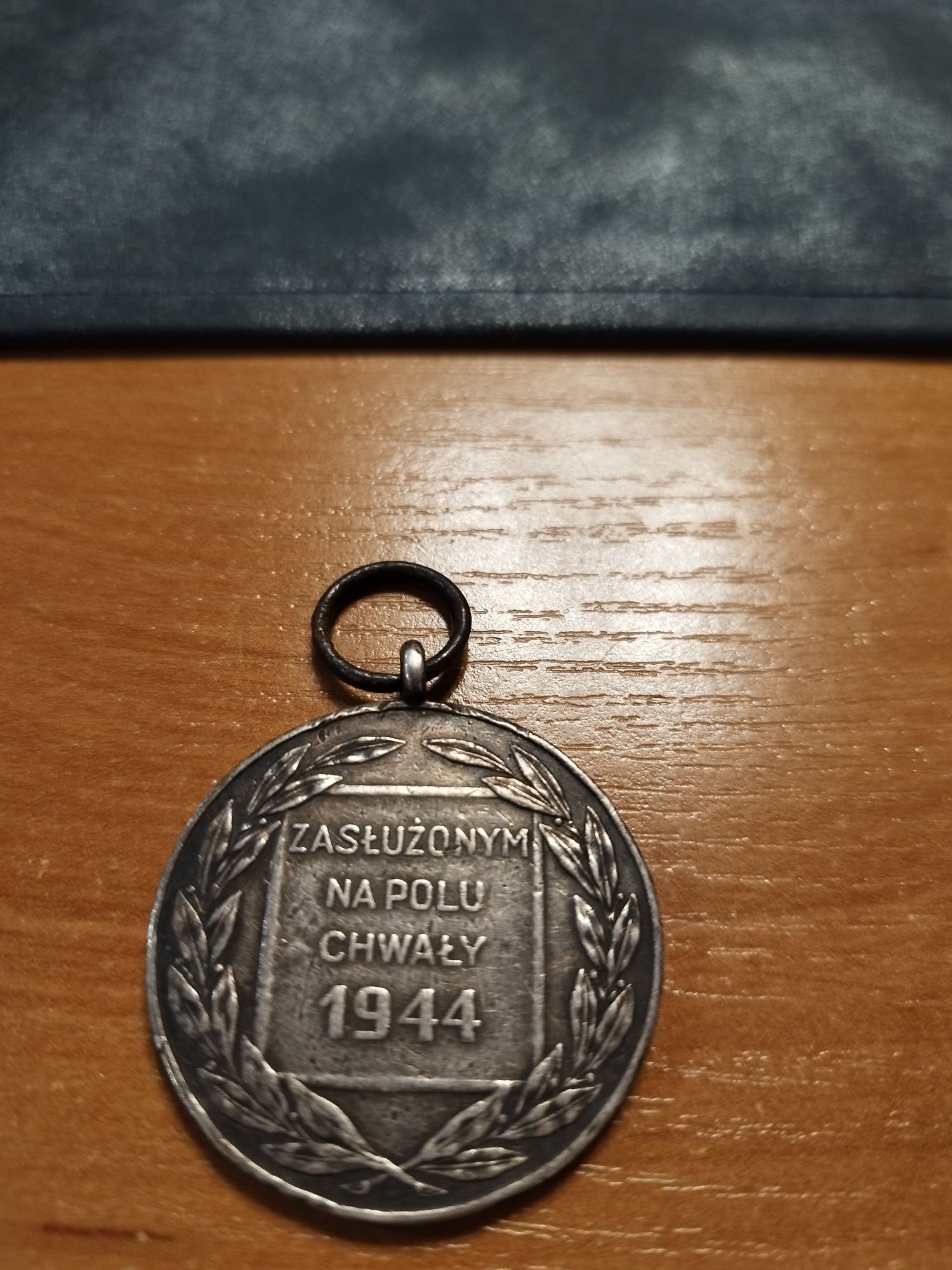 Medal zasłużonym na polu chwały z roku 1944