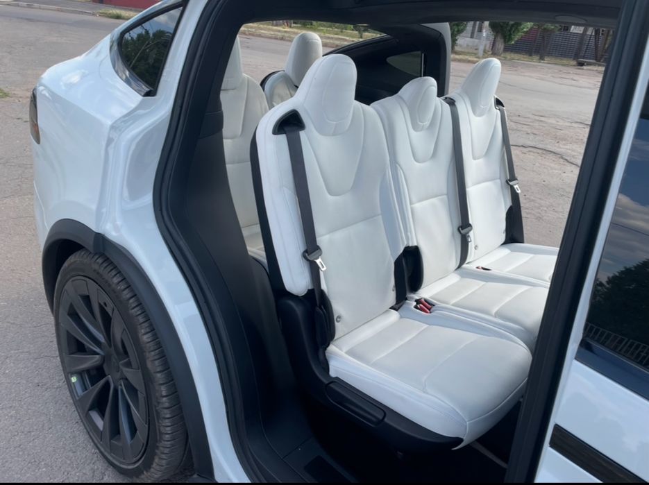 Оренда Автомобіля Tesla X
