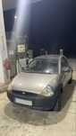 Carro Ford KA . .