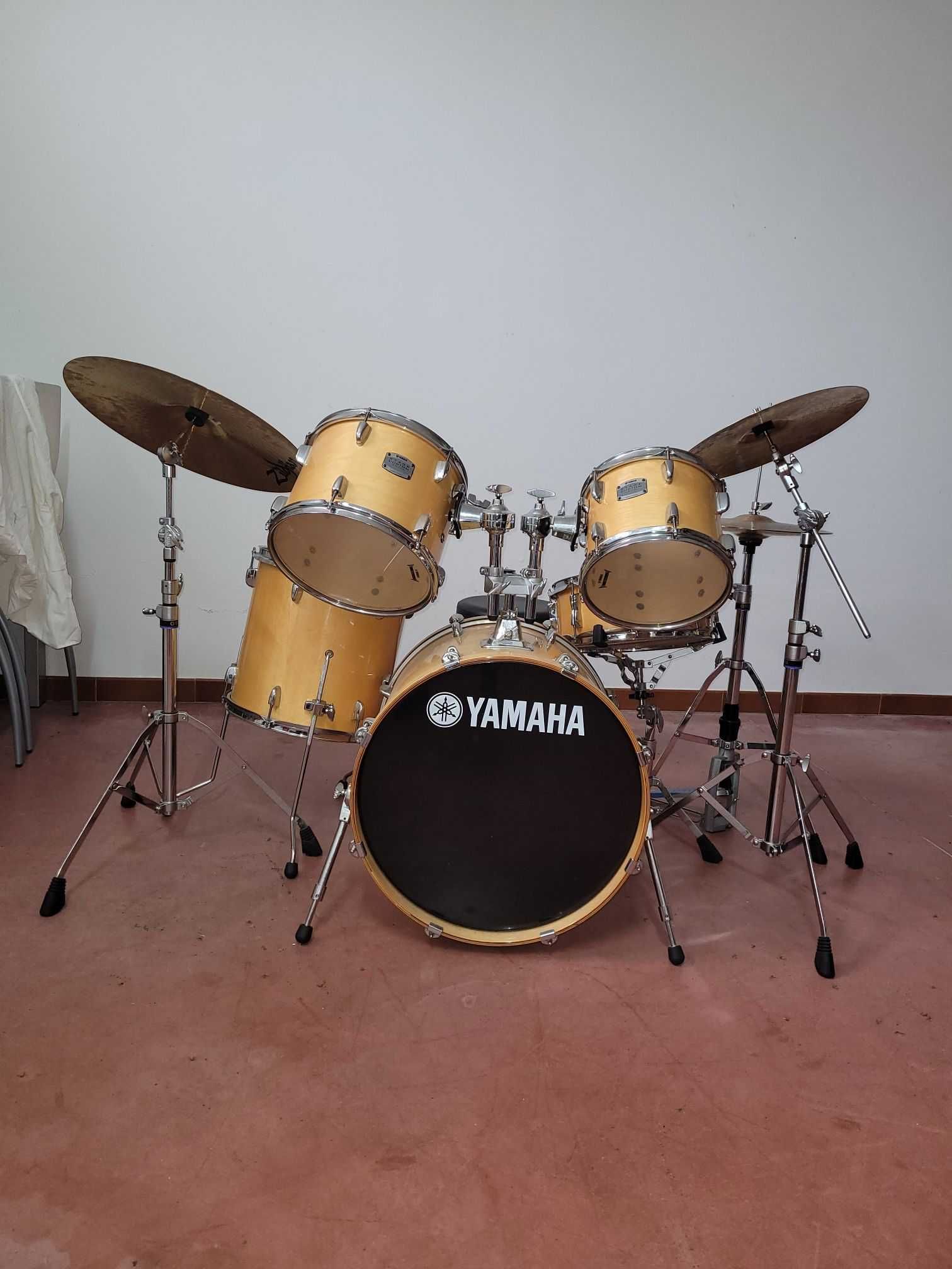 Bateria YAMAHA com pratos Zildjian