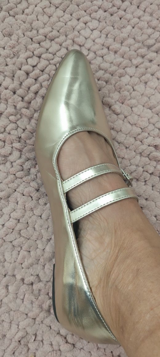 Sapatos dourados