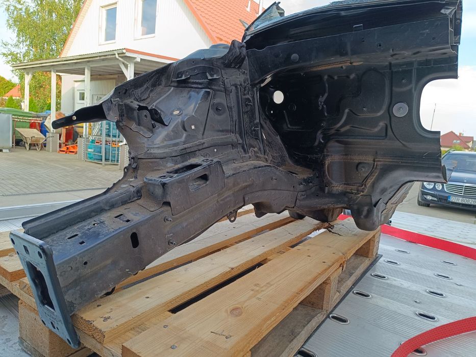 Audi A3 8V Sportback podłużnica prawy przód