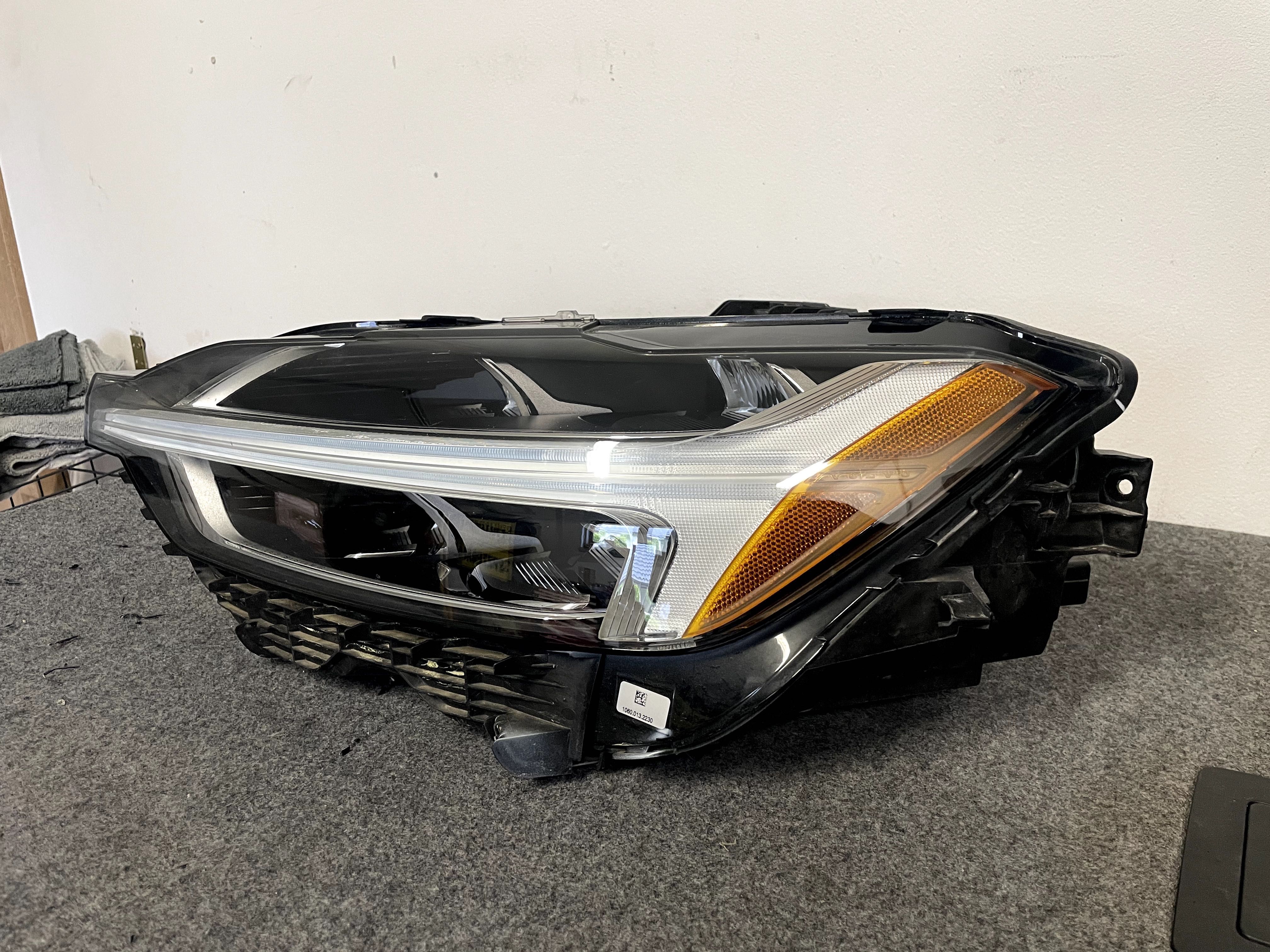Lampa przód lewa Volvo XC60 II mid led usa