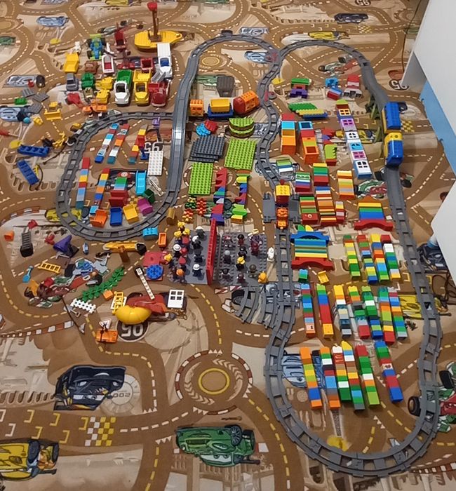 Lego duplo  11.9kg tory auta i figurki