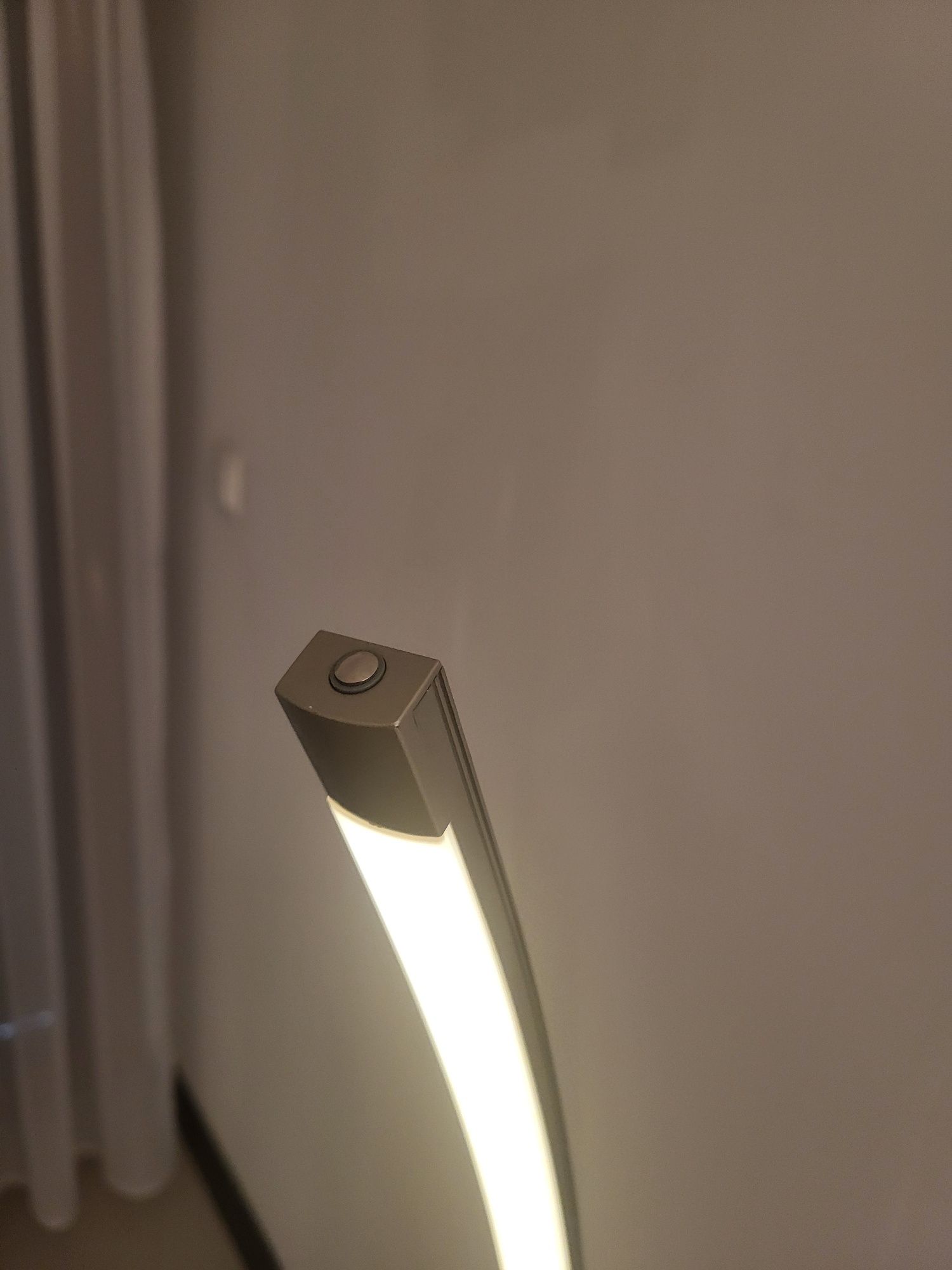 Lampa stojąca led