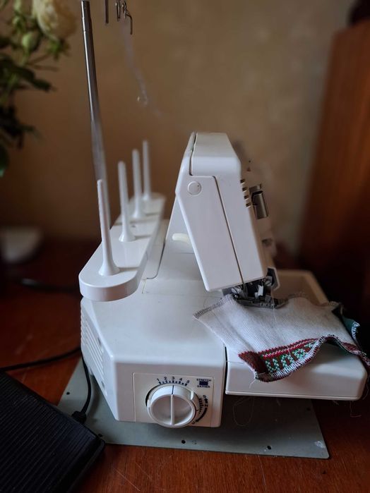 Продам оверлок Medion 10685