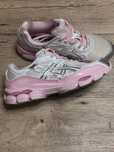 Жіночі кросівки asics
