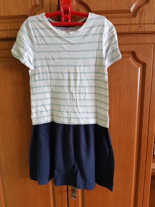 Sukienka dziewczęca  140/146