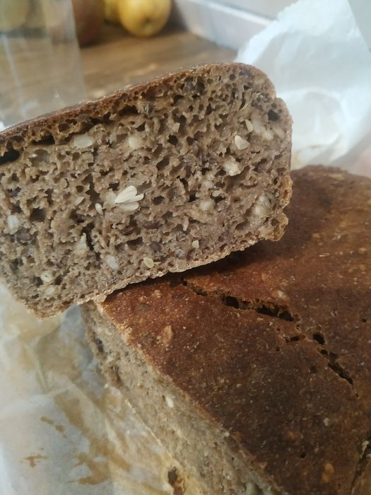 Chleb chleby z mąki BIO domowej roboty na zakwasie 100%