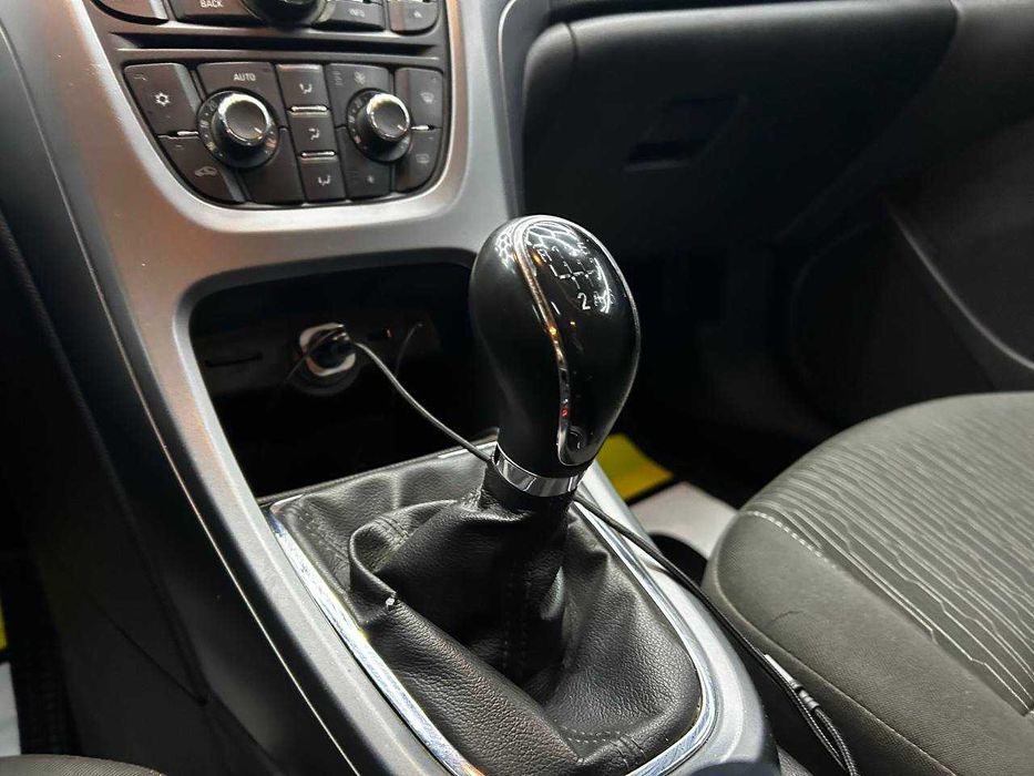 Opel Astra Sports Tourer 2013