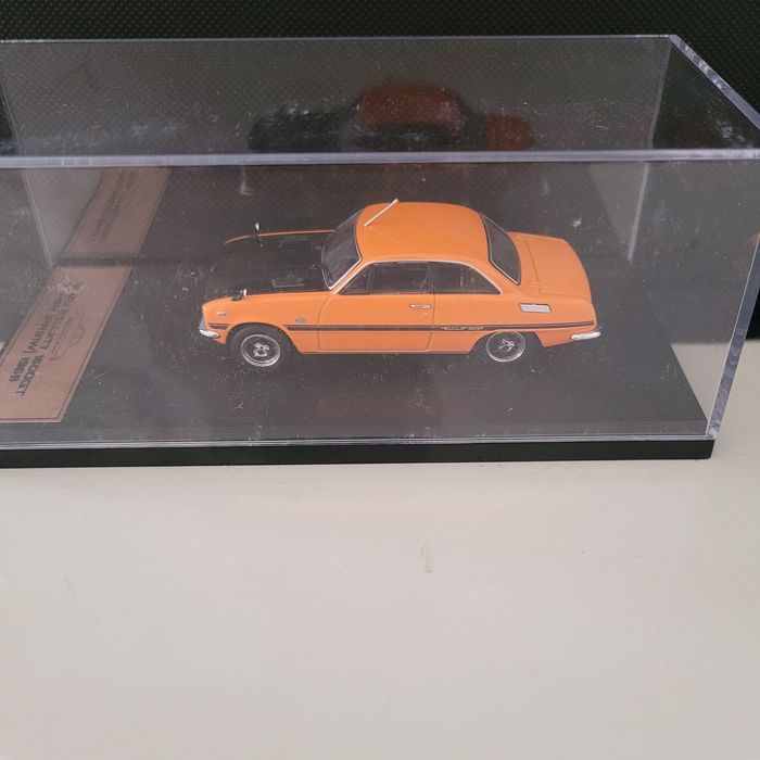 Carro miniatura Isuzu