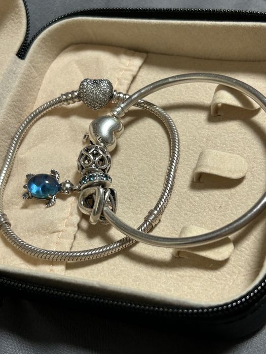 Pandora і три шарми