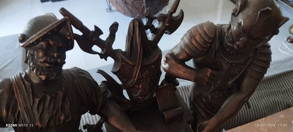 Relógio antigo de corda francês do século XIX