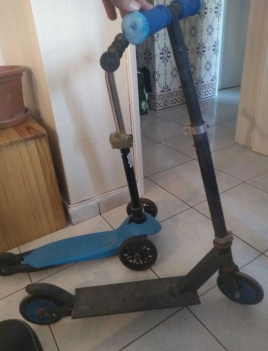 2 trotinetes infantis