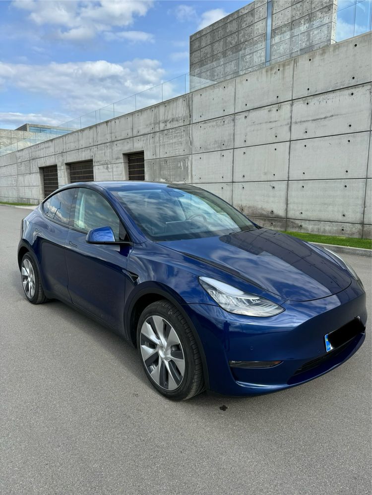 Tesla model Y dual motor