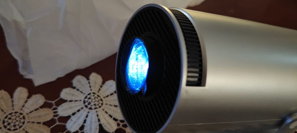 Projektor multimedialny Android, Wi-Fi, bluetooth.Nowy