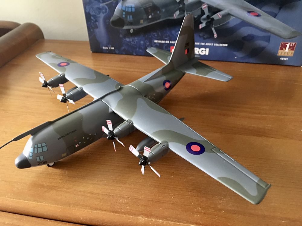 Corgi Aviation Archive C130 1:144