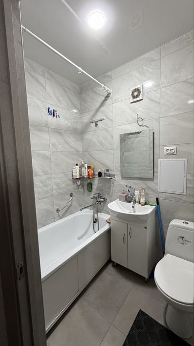 Продам двокімнатну квартиру в центрі міста