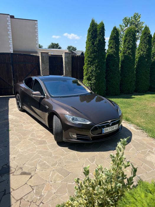 Tesla model S 60кВт 2013