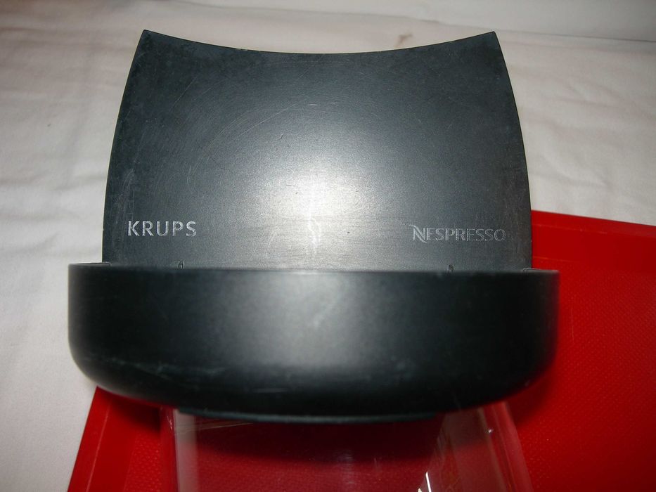 Nespresso.  Apara capsulas e deposito da maquina.
