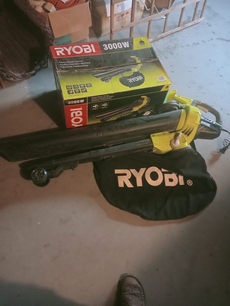 Odkurzacz do liści RYOBI