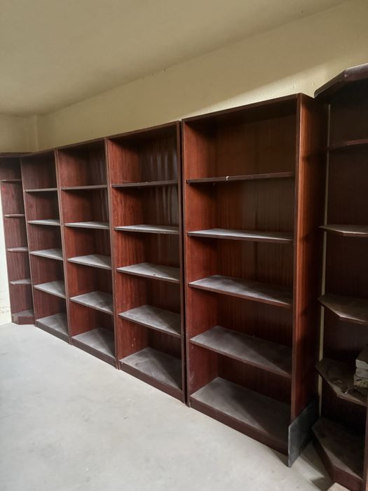 Armarios madeira - nunca usados (salas/escritorios)