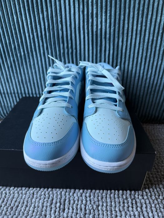 Buty damskie Jordan 1 Low SE Aquarius Blue r. 40 błękitne