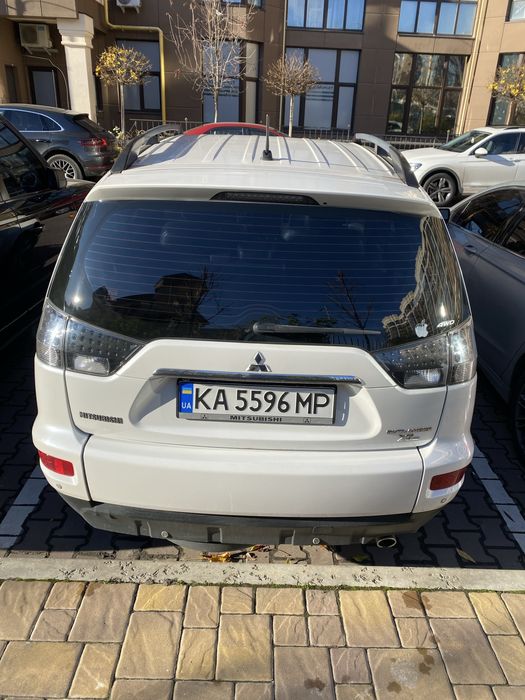 Mitsubishi Outlander XL 2011 2.4 Бензин 4WD