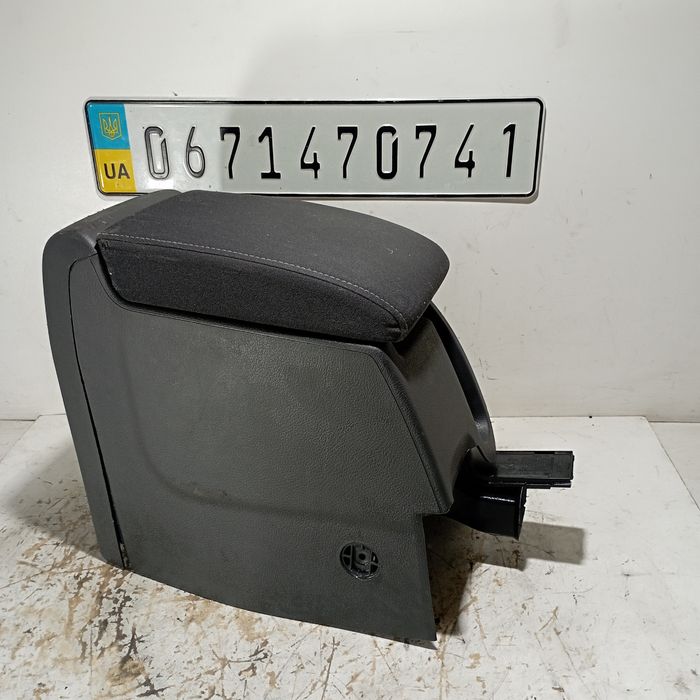 Підлокітник VW Golf V plus Фольцваген Гольф 5+