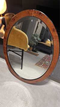 Espelho oval com moldura em raiz de Nogueira