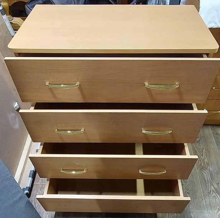 Продам комод,стол. Доставка