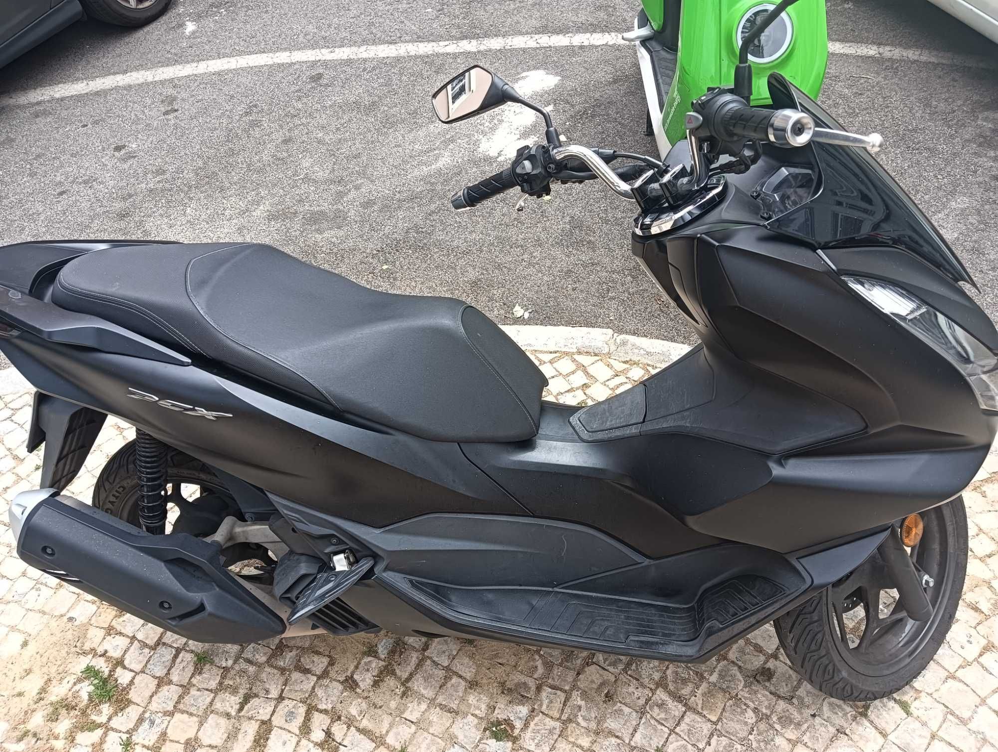 Honda PCX  2023 revisada e com manual