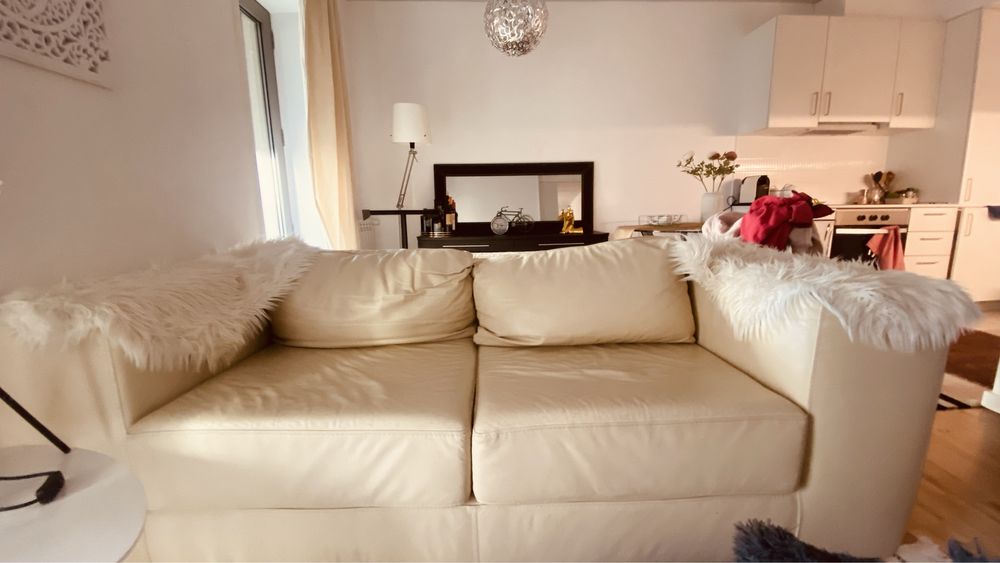 Sofa em pele branco gelo