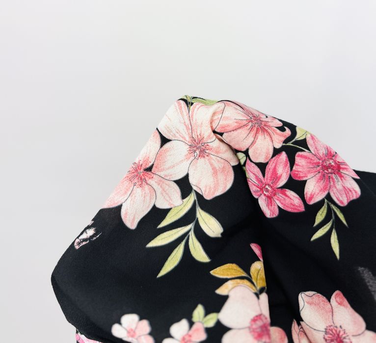 Czarna tunika na ramiączkach w kwiatowy wzór L 40 Atmosphere