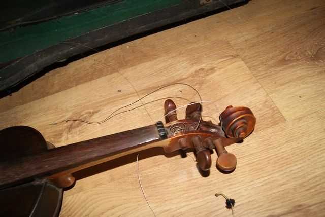 Skrzypce stare futerał smyczek