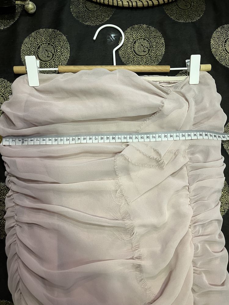 Pudrowo-różowa sukienka typu tuba z „Express”.Rozmiar „S” (36).