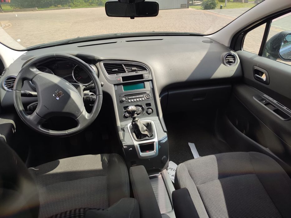 Samochód osobowy Peugeot 5008