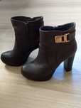 Buty botki na słupku CCC Jenny Fair, rozm. 36