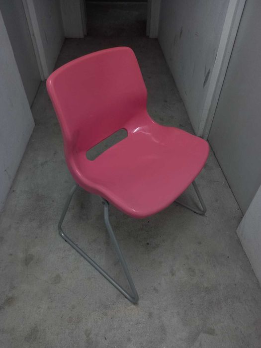 Cadeira IKEA rosa