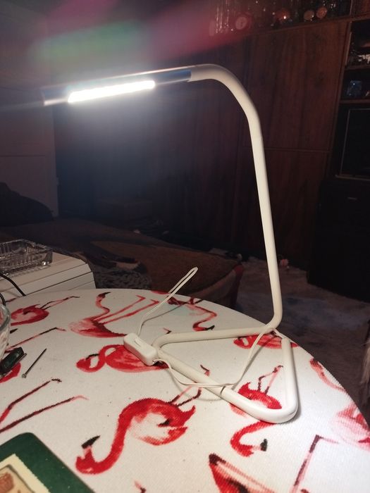 Lampa biurkowa LED z kablem USB. IKEA