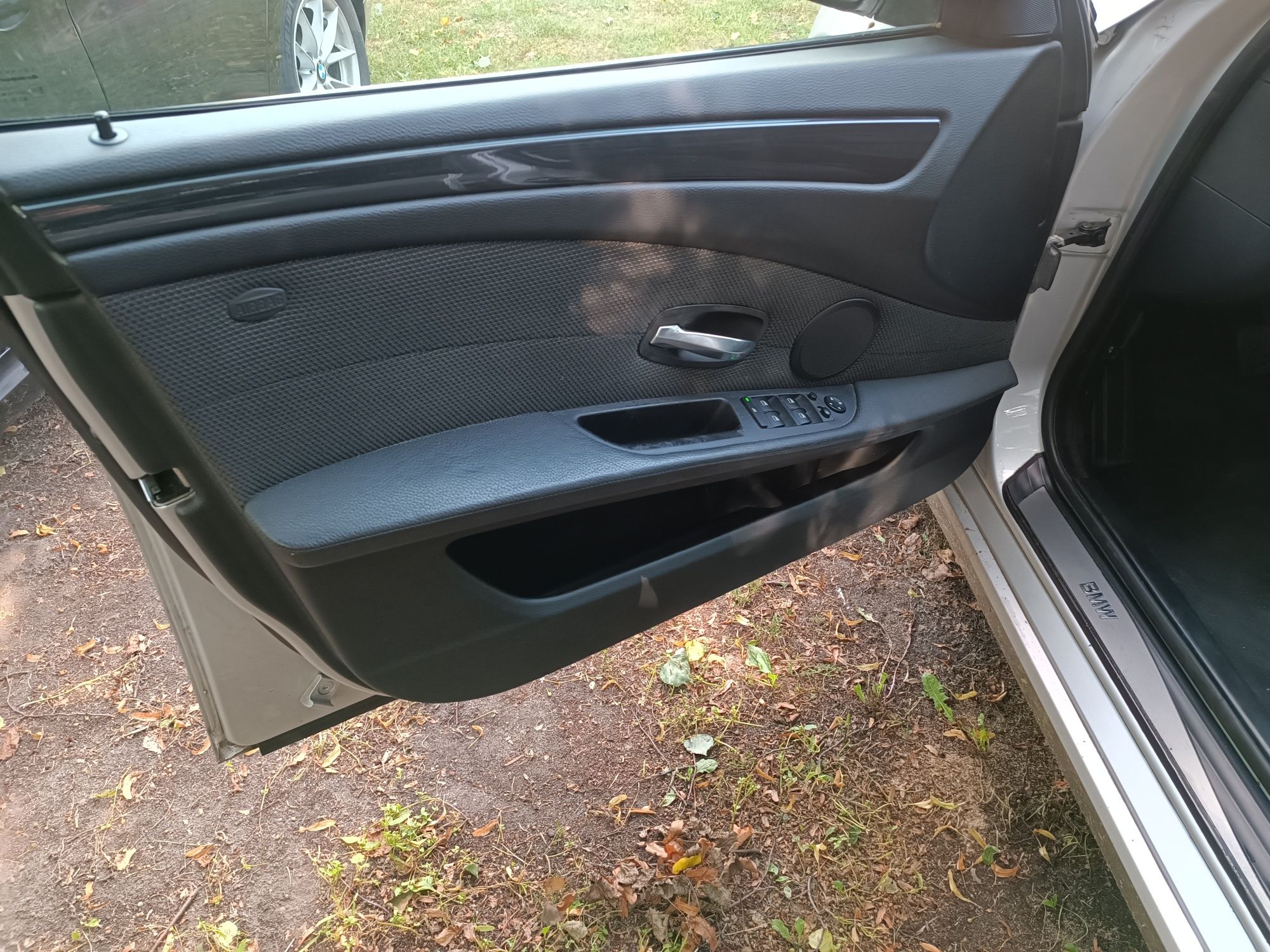 Wnętrze BMW e61 lift komforty półskóry grzane , boczki pod l7