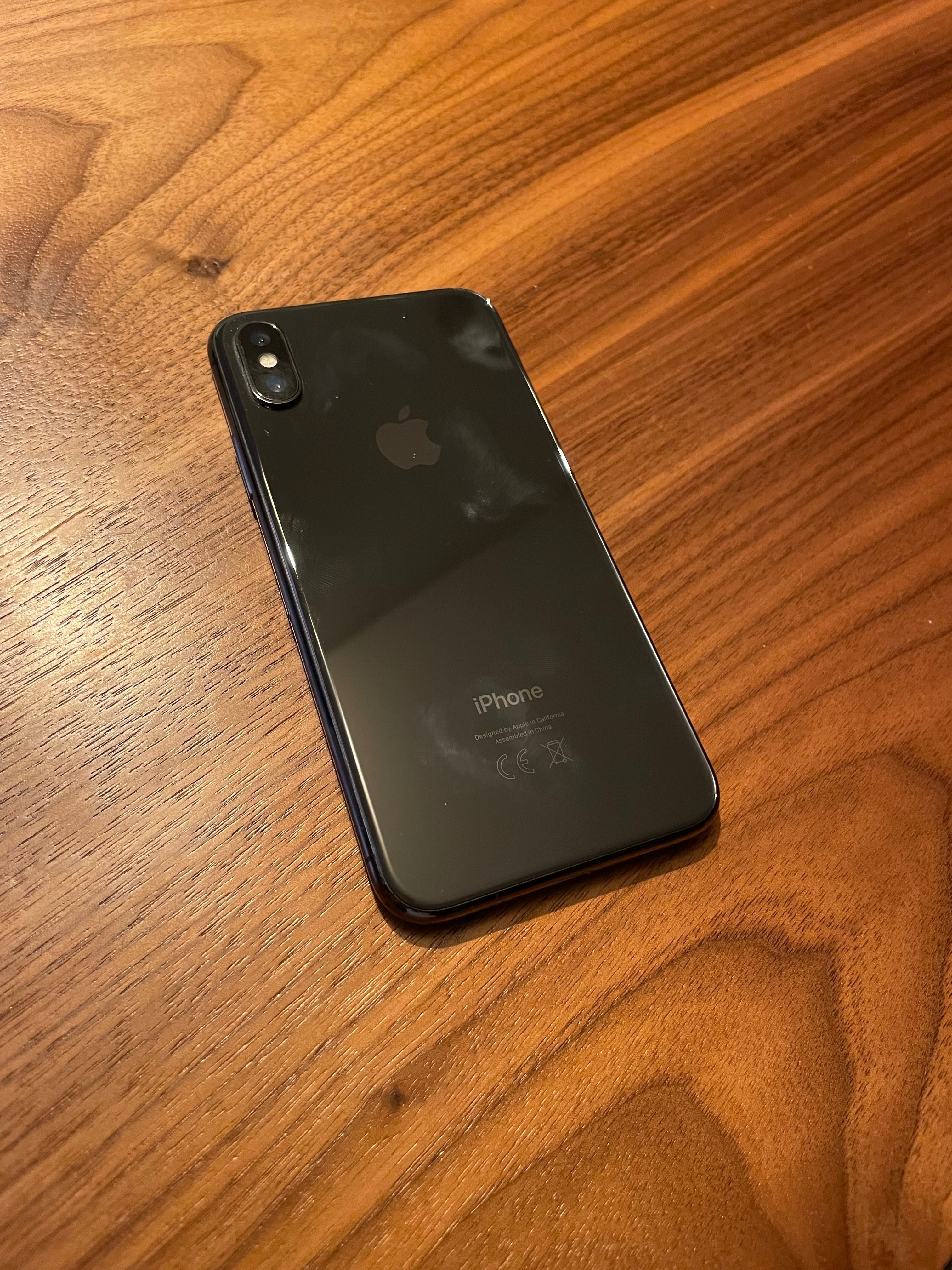 iPhone X 256 GB, iOS 16, ekran OLED z pudełkiem