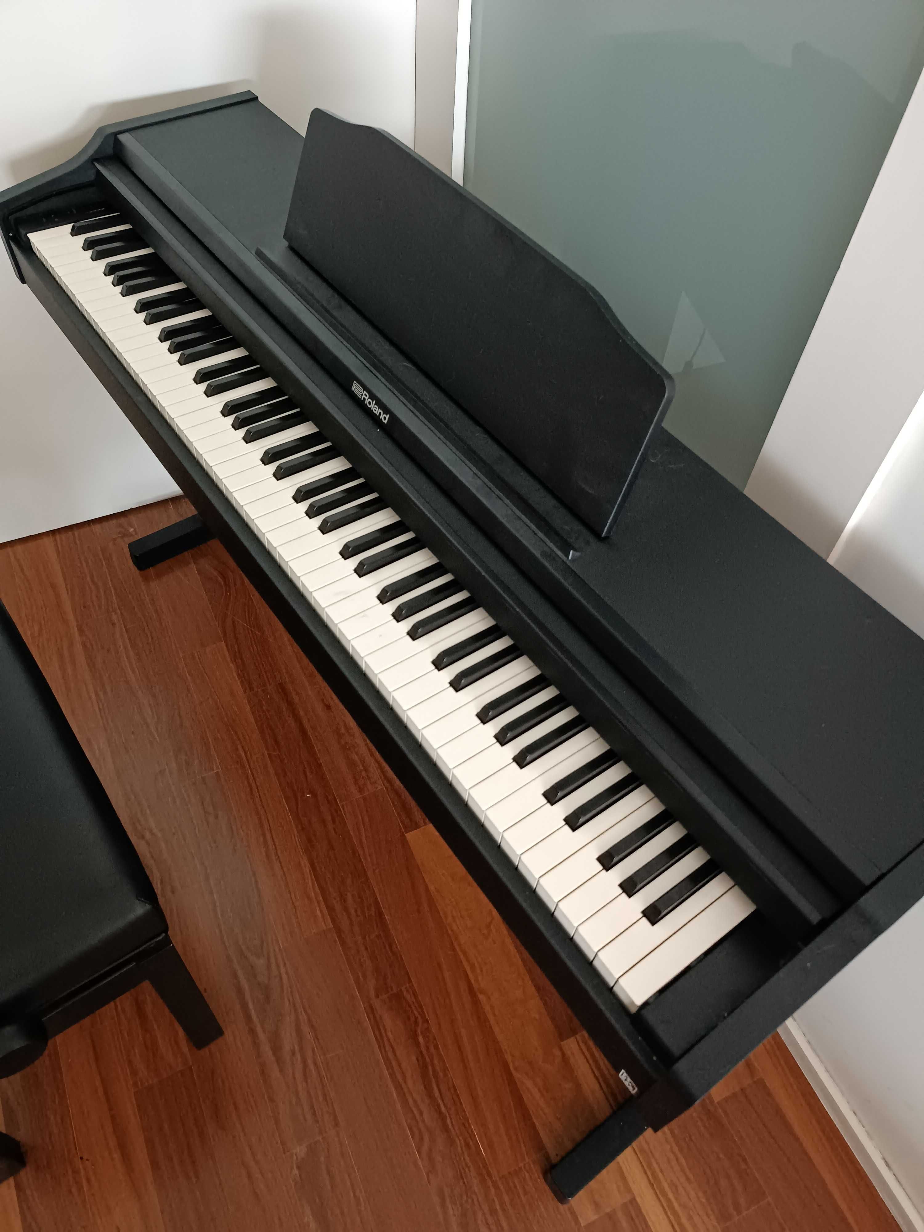 Piano Roland com pouco uso