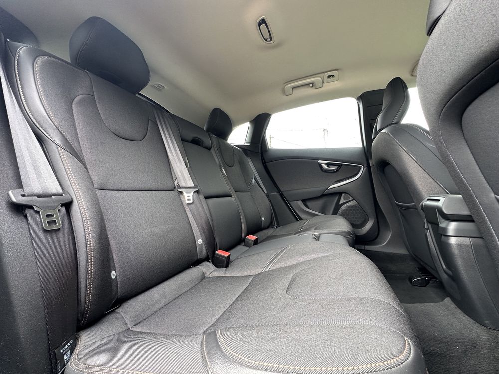 Volvo V40 1.6 D2 ‘ Cross Country ‘  GARANTIA