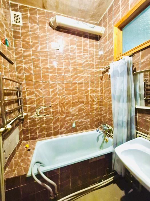 Продам елітну трикімнатну квартиру в центрі міста - 100 м².