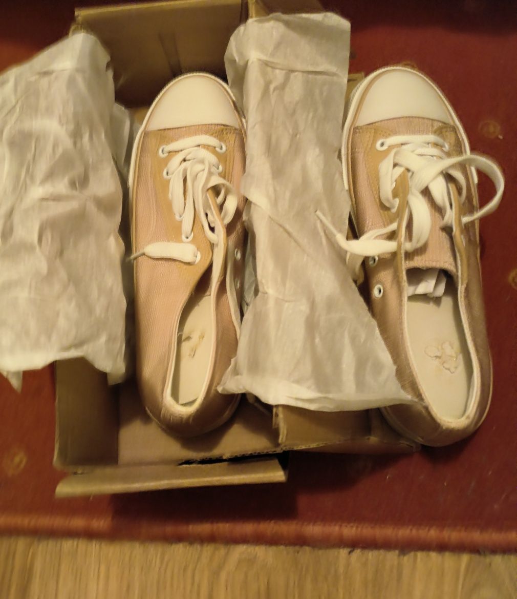 Sprzedam buty damskie
