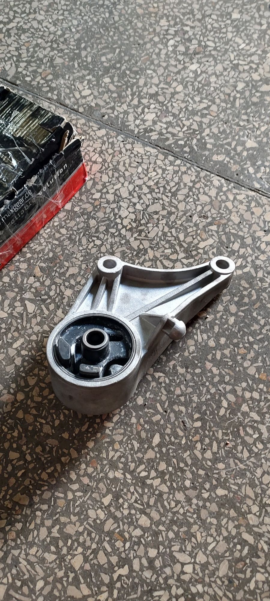 Подушка передняя Opel Astra H